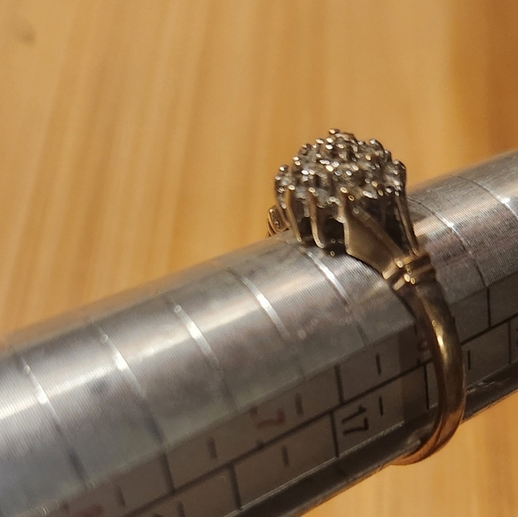 Vintage 10kt Gold Natural White Diamond Cluster Ring - Picture 10 of 16